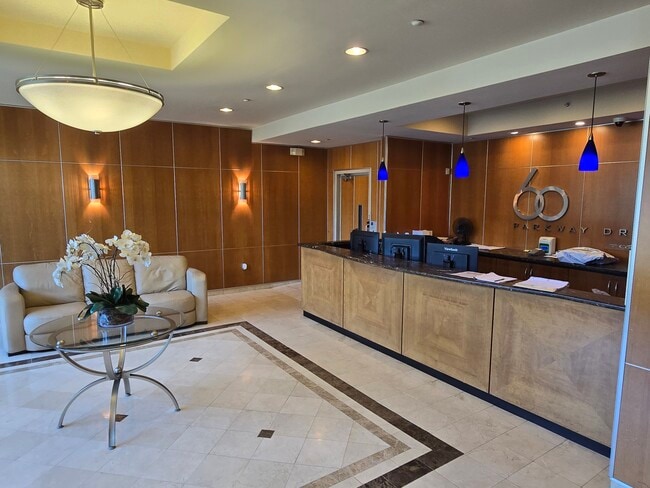 Photo - 60 Parkway Dr E Unidad 8F