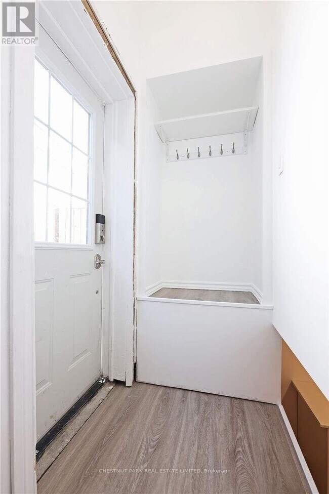 Photo - 15 Denison Rd W