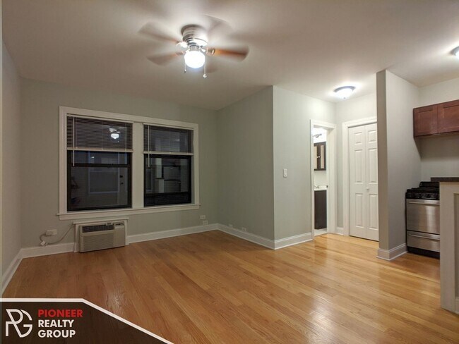 Photo - 835 W Wolfram St Unit 3