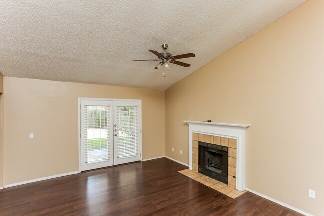 Photo - 1526 Chapman St