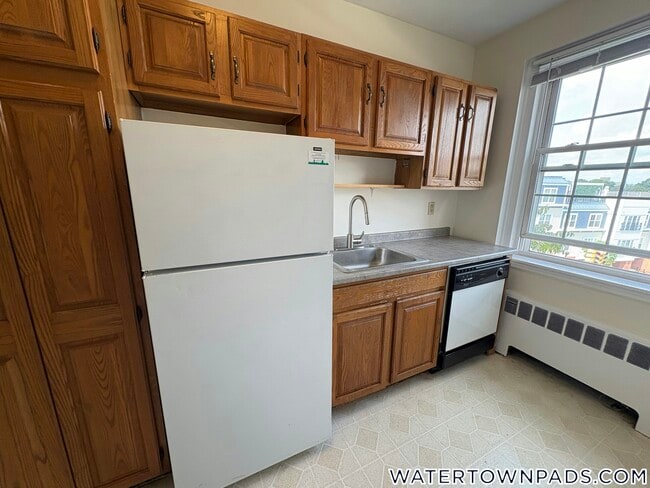 Building Photo - 550 Belmont St Rental