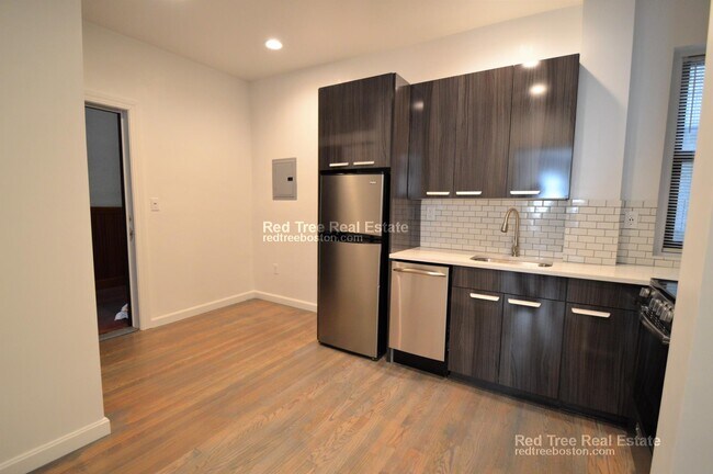 Photo - 70 Peterborough St