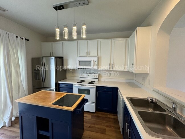 Photo - 416 Colwick Ln