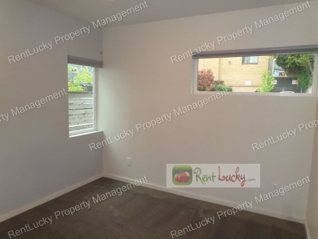 Photo - Stunning 4-Bedroom Newer Construction w/Huge VIEW Rooftop Deck in Fremont!!
