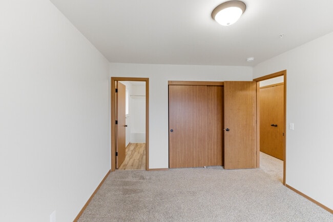 Oak Springs Apartments