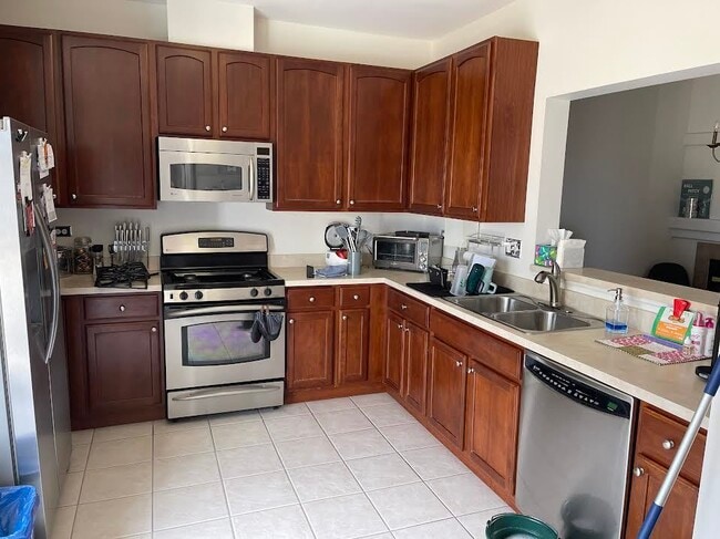 Photo - 1040 N Claremont Dr