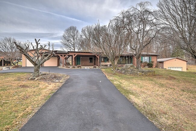 Building Photo - 563 Hales Chapel Rd