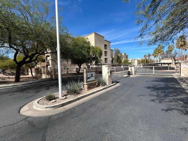 Photo - 920 E Devonshire Ave Unit 2028