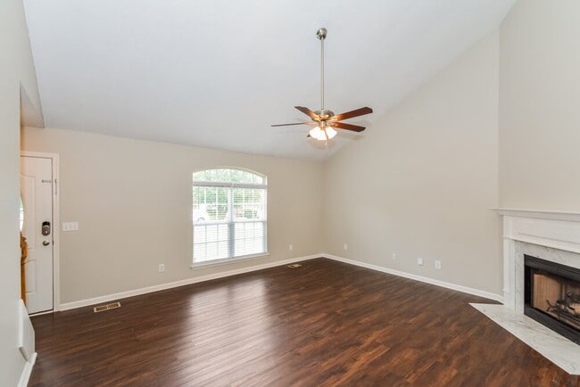 Photo - 128 Louann Ln