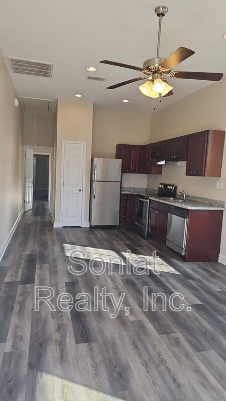 Photo - 2413 S Johnson St