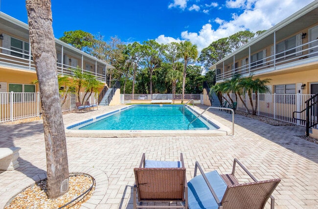 Photo - 333 SE Martin Ave Unit 1-a