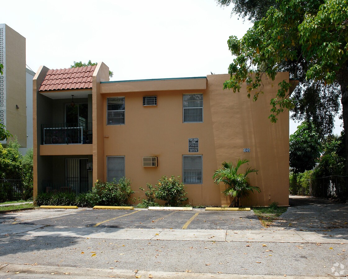 Photo - 425 SW 11th St Apartments