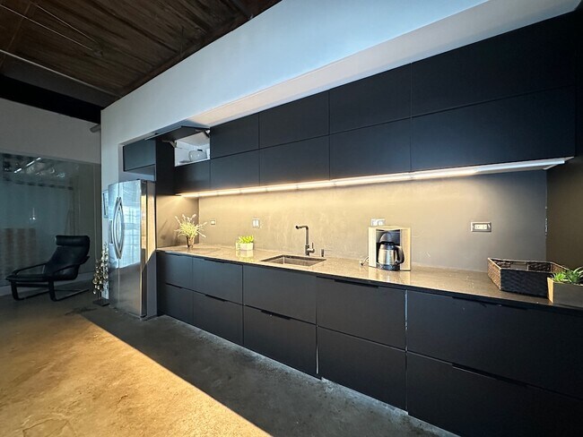 Photo - 3134 W Carroll Ave Unit F3