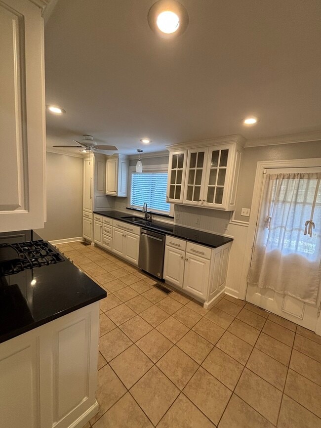 Photo - Updated 3 bedroom 1 bathroom Home in Kingw...