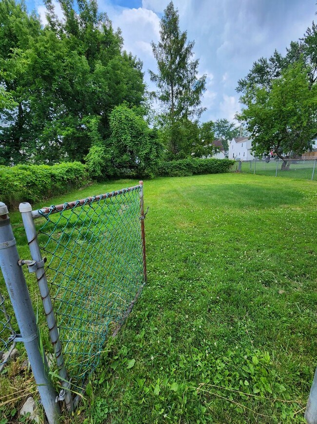 Photo - 3 Bedroom Home For Rent in Fairview Park w...