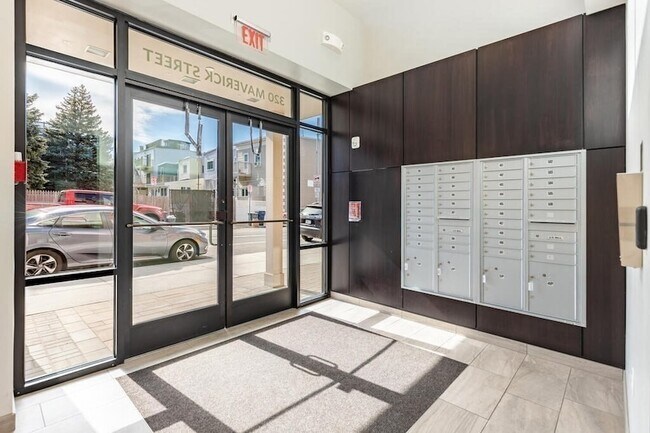Photo - 320 Maverick St Unidad 204