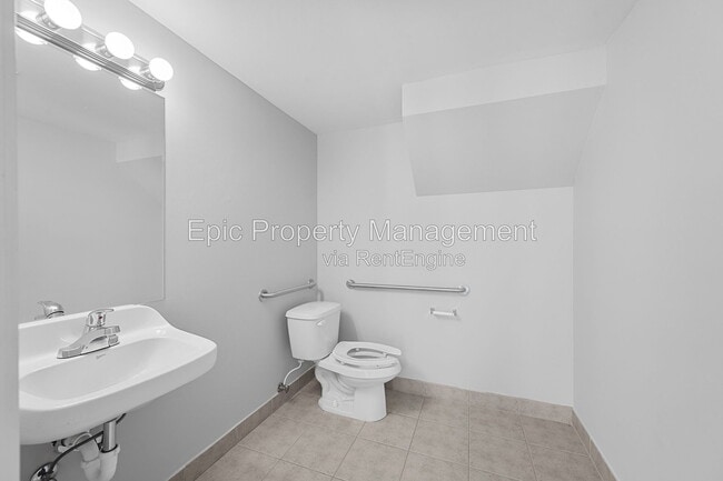 Photo - 14196 Lakeside Blvd N