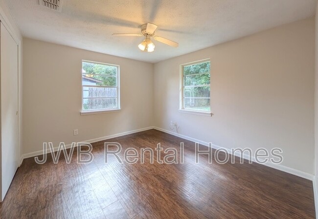 Photo - 5742 Newberg Ln