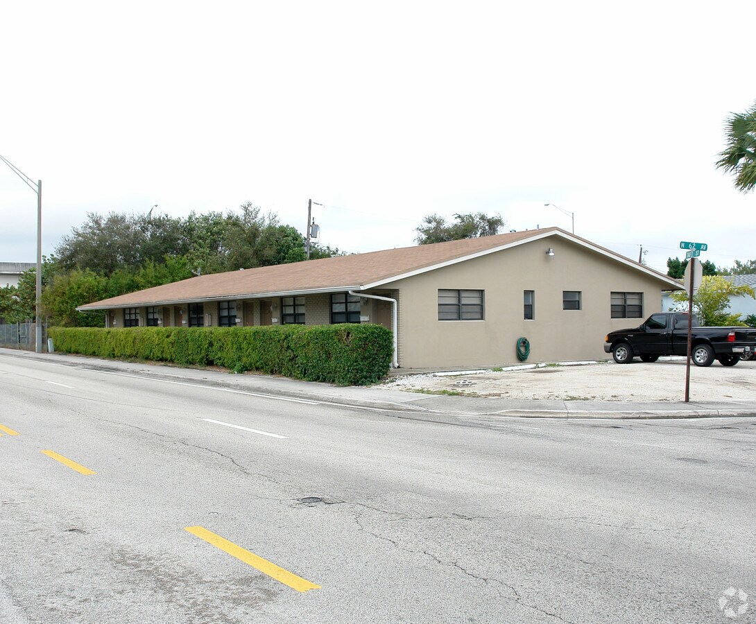 Photo - 6201 Taft St Apartments