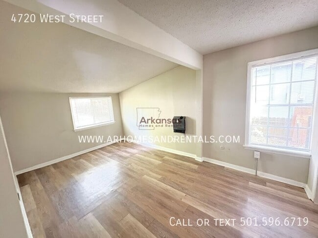 Photo - 4720 West St