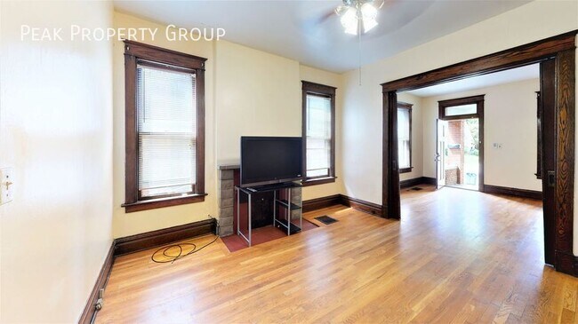 Photo - 2074 Summit St