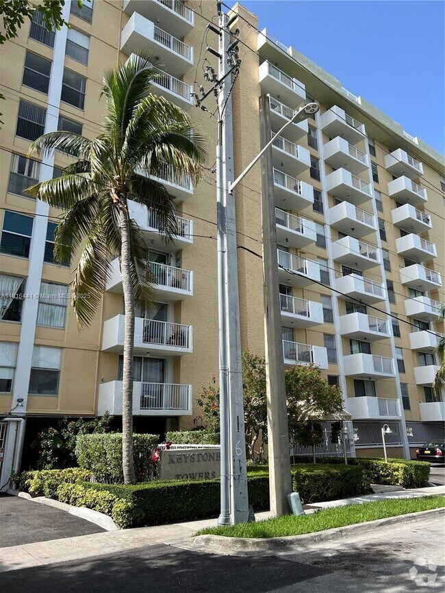 Building Photo - 2020 NE 135th St Unit 801 Rental