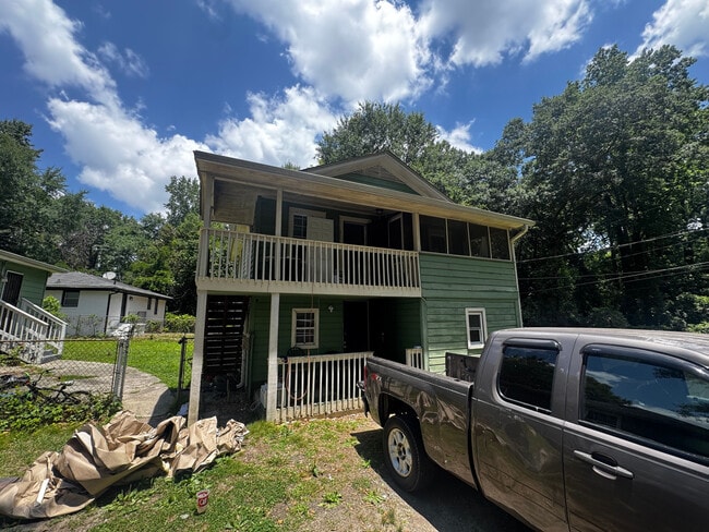 Building Photo - Room in Duplex on Bolton Rd NW