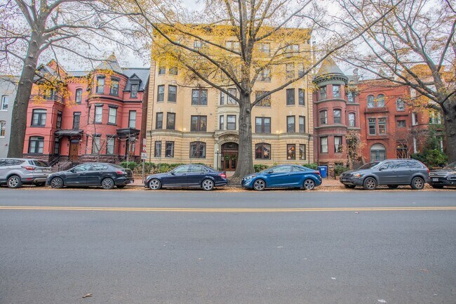 Photo - Lovely 2 BR/1.5 BA Apartment in Downtown!