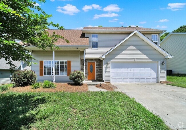 Building Photo - Three Bed Two and a Half Bath Home in Gast...