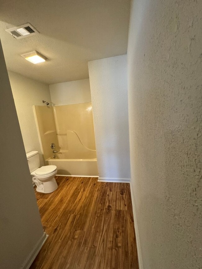 Photo - REMODELED 2 BED / 1 Bath Apartment in Trum...