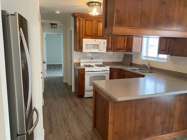 Photo - 777 E Main St