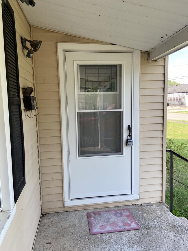 Photo - 114 S Center St