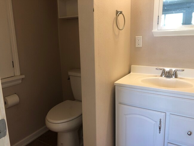 Photo - 620 SE McKenzie St