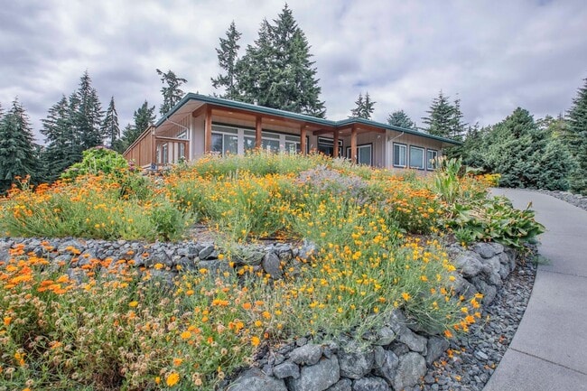 Photo - Gorgeous Home on 2.5 Acres and Pet Friendly!