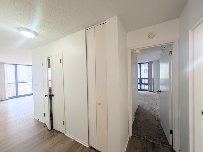 10 E Ontario Unit 1105