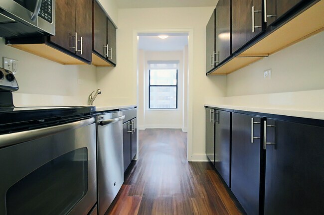 Photo - 210 E Chestnut St