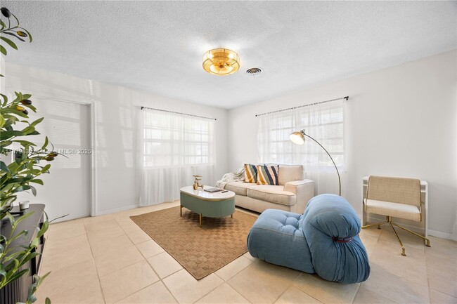 Building Photo - 309 SE 12th Ave Unit 1