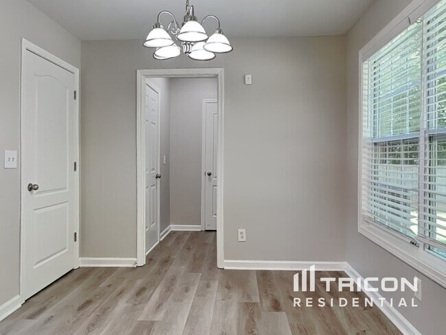 Photo - 6561 Squire Pl