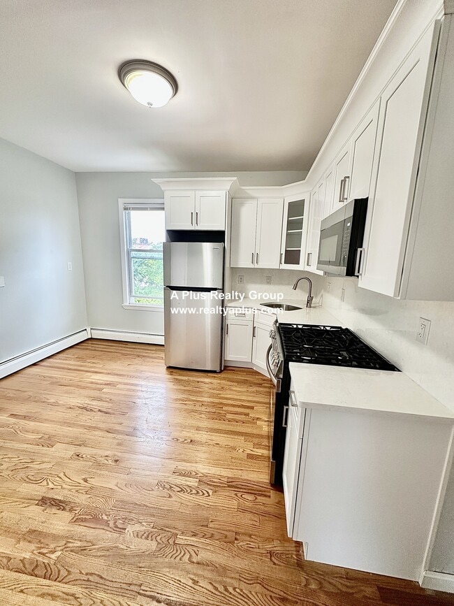Building Photo - 10 Buckley Ave Unit 3