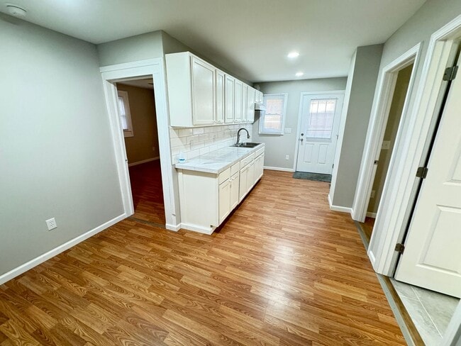 Photo - Fully Renovated 3bd/2ba House on Private L...