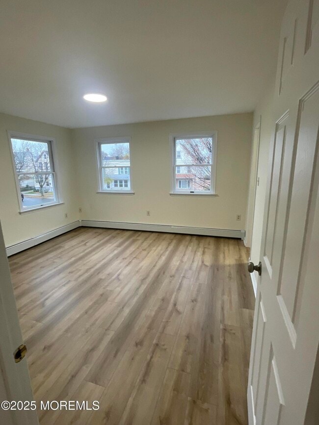 Photo - 351 John St Unit 2