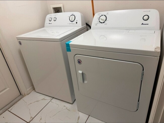 Photo - 4 BED / 2 BATH / 2 CAR GARAGE - ORLANDO (H...