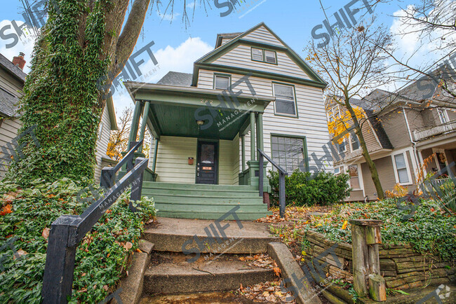 Building Photo - DARLING 5 Bedroom With Tons of Character! Rental