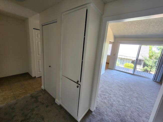 Photo - Two Bedroom Apt. w/ Washer and Dryer Unit 1537