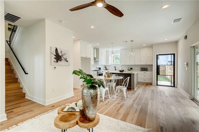 Photo - 1108 Walton Ln