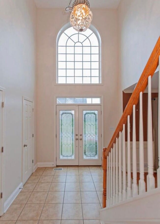 Building Photo - Welcome home to this stunning 4-bedroom, 2.5-bath residence in the highly sought-after Williamsga...