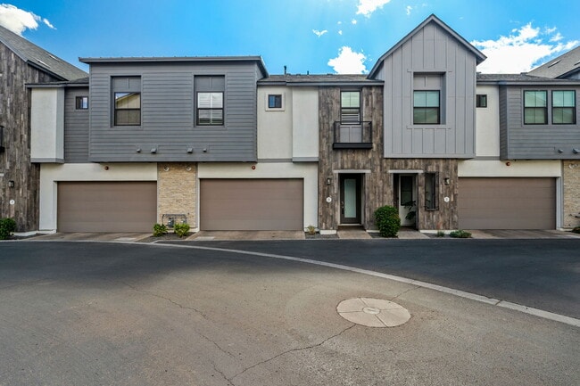Building Photo - 3200 N 39th St Rental