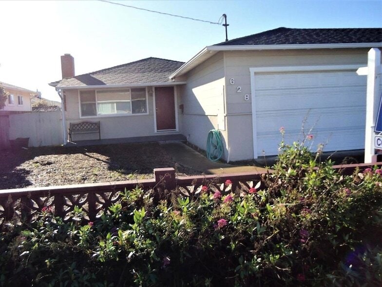 Photo - 628 Grove St
