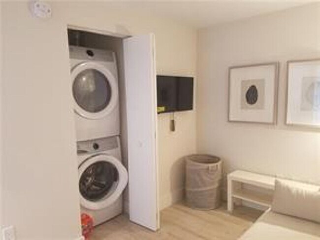 Photo - 16385 Biscayne Blvd Unit 16385 Biscayne Blvd # 1018