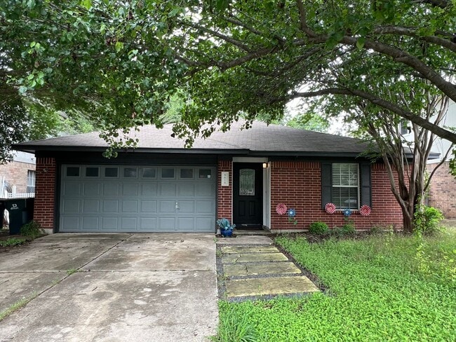 Building Photo - PRELEASING FOR MID JANUARY! 3 bedroom off of 183!